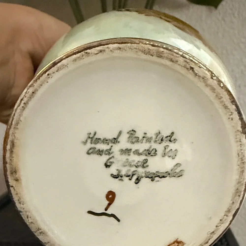 Elegant Ceramic Vase with‎ Gold Accents